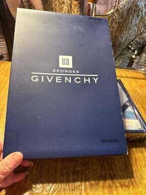Givenchy Eponges Cotton Towel Gift Set